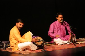 Narayanan Chidambaram (Mridangam) und N.N. Sivaprasad (Vocal und Zimbeln)           